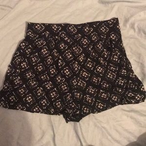Fun flowy shorts with POCKETS!